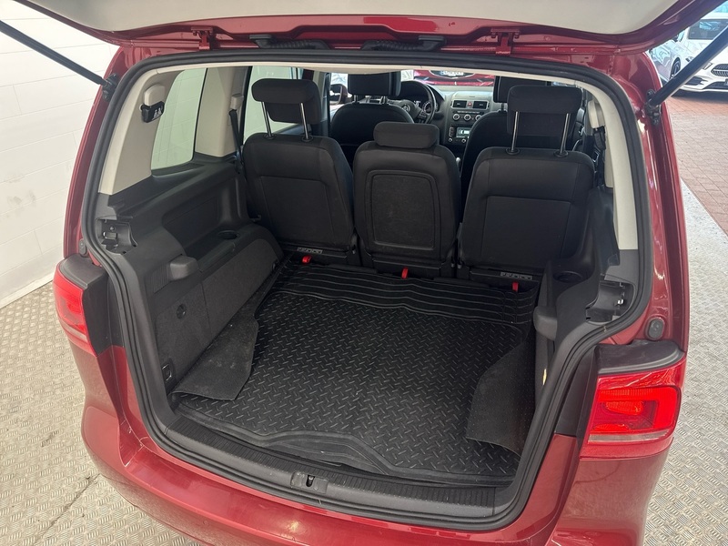 Volkswagen Touran vaihtoauto