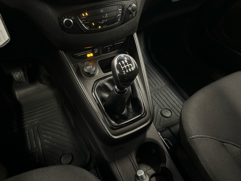 Ford Transit Courier vaihtoauto