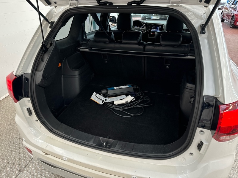 Mitsubishi Outlander PHEV vaihtoauto