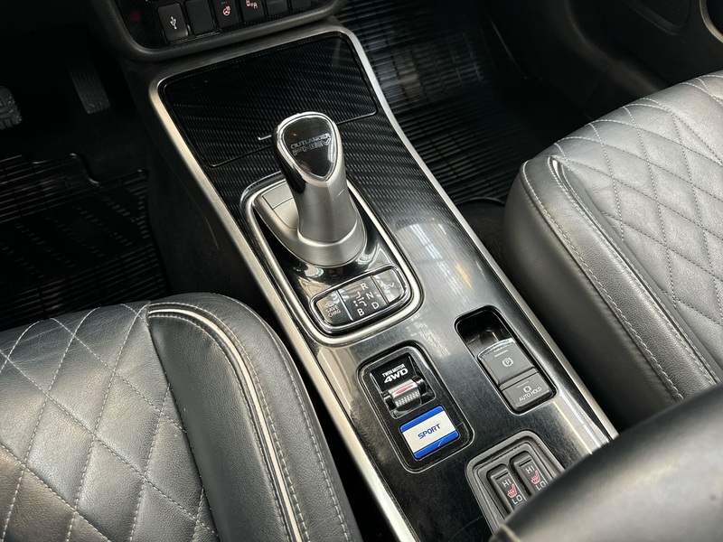 Mitsubishi Outlander PHEV vaihtoauto