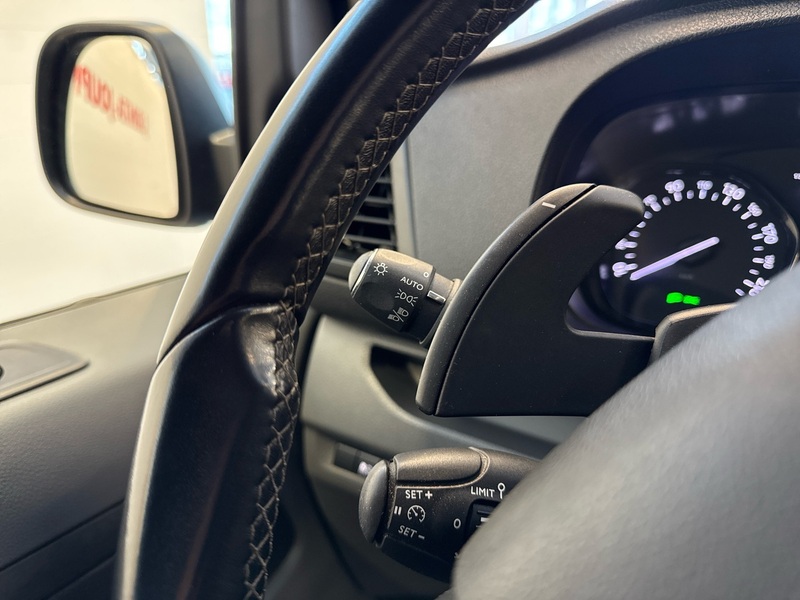 Opel Vivaro vaihtoauto