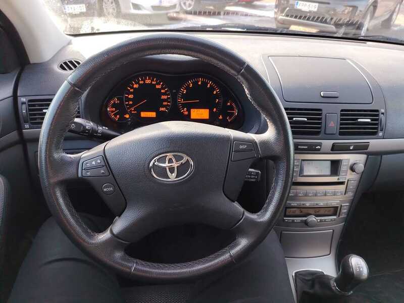 Toyota Avensis vaihtoauto