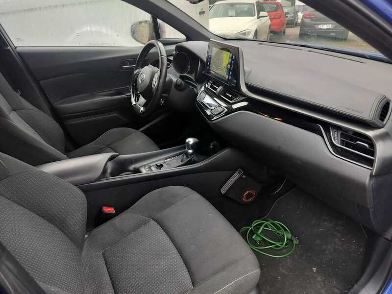 Toyota C-HR vaihtoauto