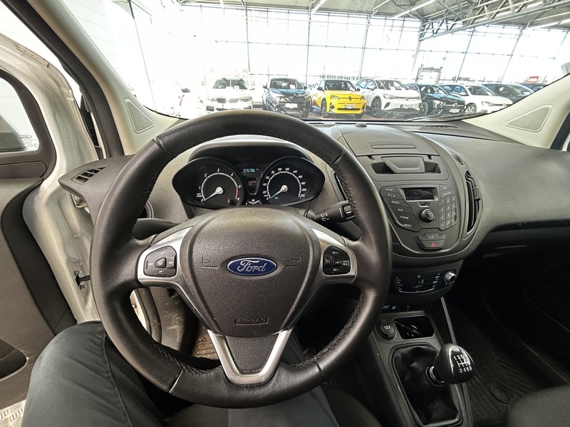 Ford Transit Courier vaihtoauto