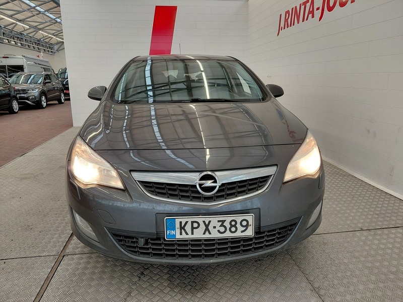 Opel Astra vaihtoauto