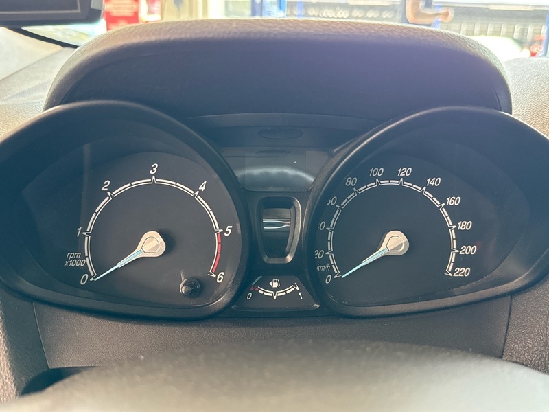 Ford Transit Courier vaihtoauto