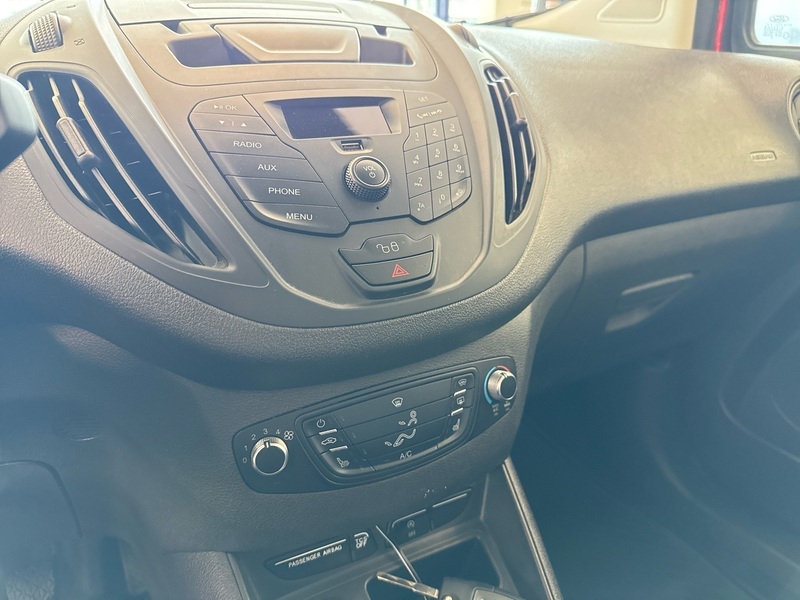 Ford Transit Courier vaihtoauto