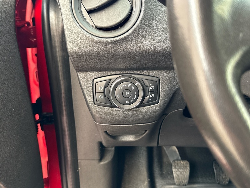 Ford Transit Courier vaihtoauto