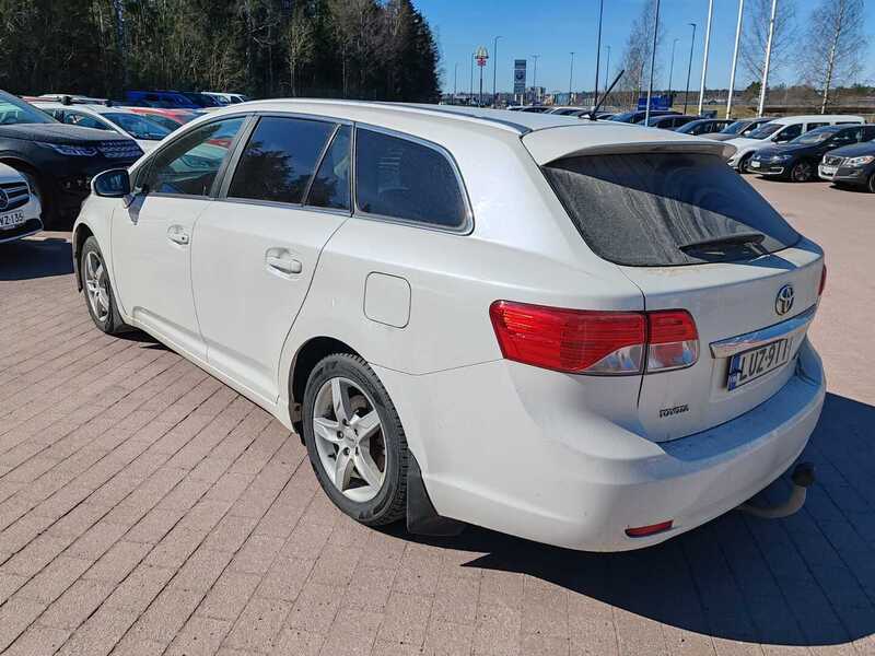 Toyota Avensis vaihtoauto