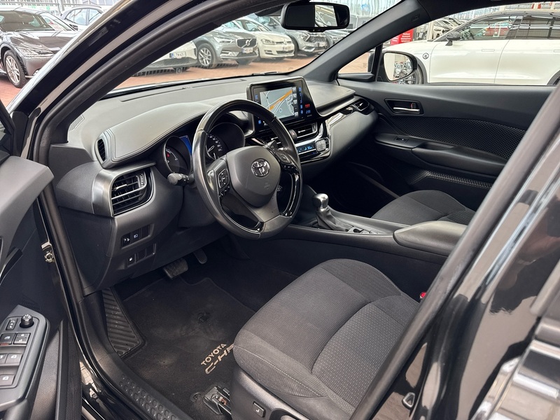 Toyota C-HR vaihtoauto