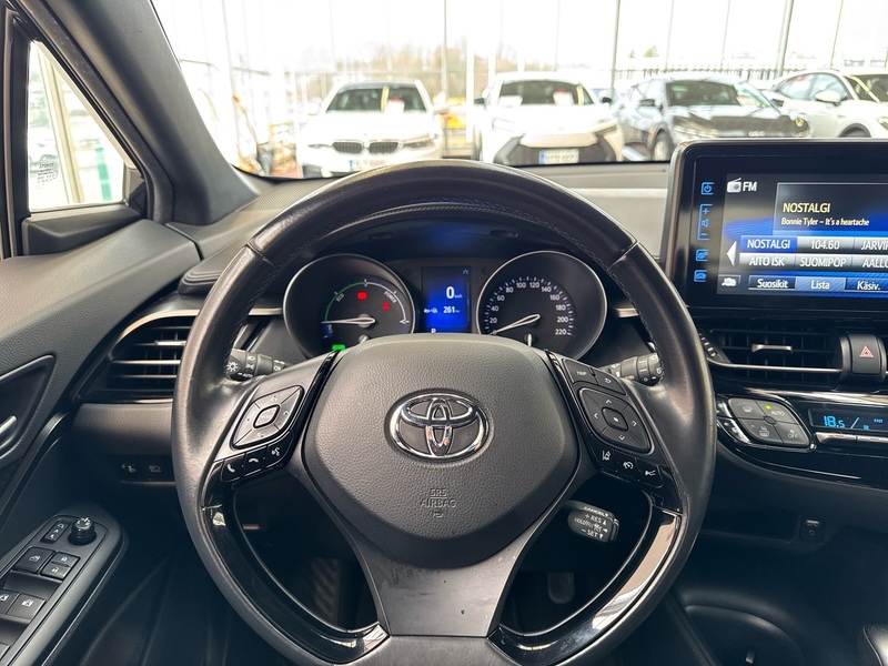 Toyota C-HR vaihtoauto