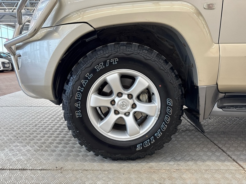 Toyota Land Cruiser vaihtoauto