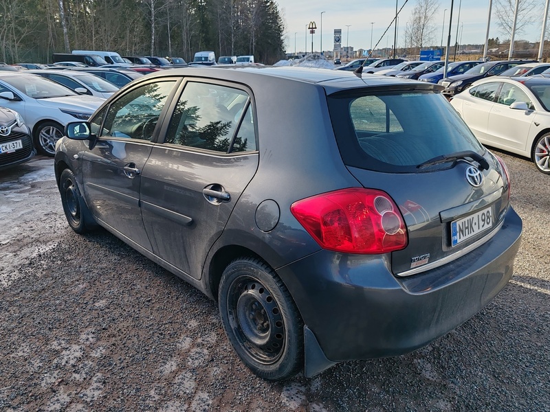 Toyota Auris vaihtoauto