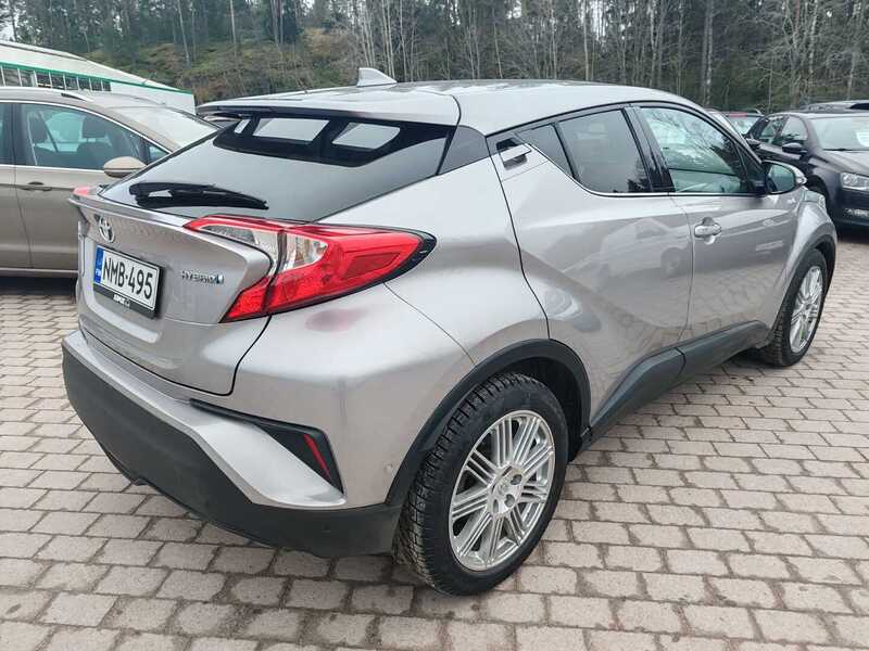 Toyota C-HR vaihtoauto