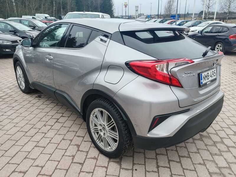 Toyota C-HR vaihtoauto
