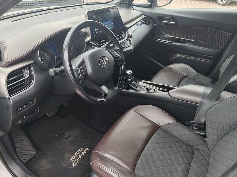 Toyota C-HR vaihtoauto