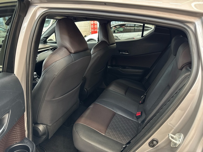 Toyota C-HR vaihtoauto