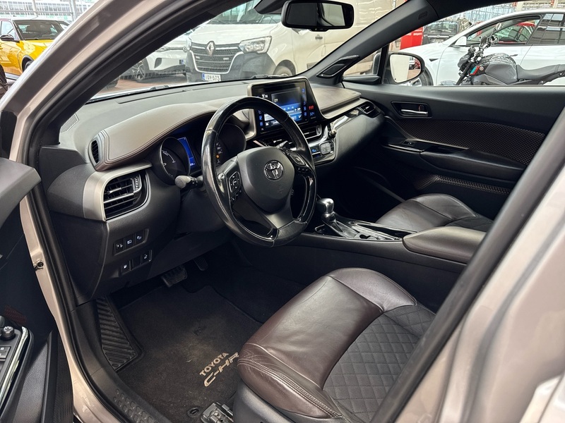 Toyota C-HR vaihtoauto