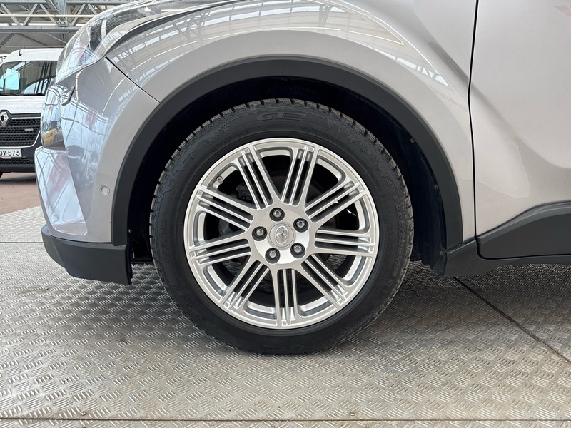 Toyota C-HR vaihtoauto