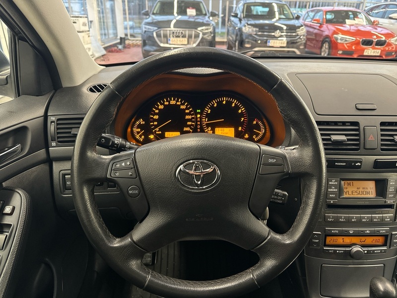 Toyota Avensis vaihtoauto