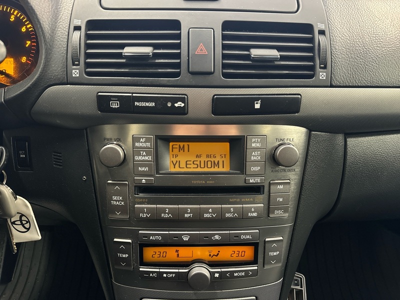 Toyota Avensis vaihtoauto