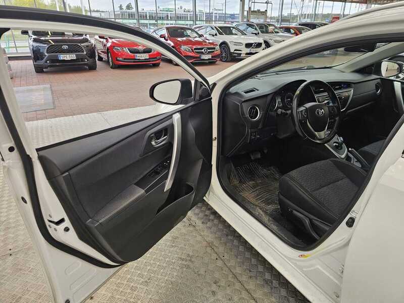 Toyota Auris vaihtoauto