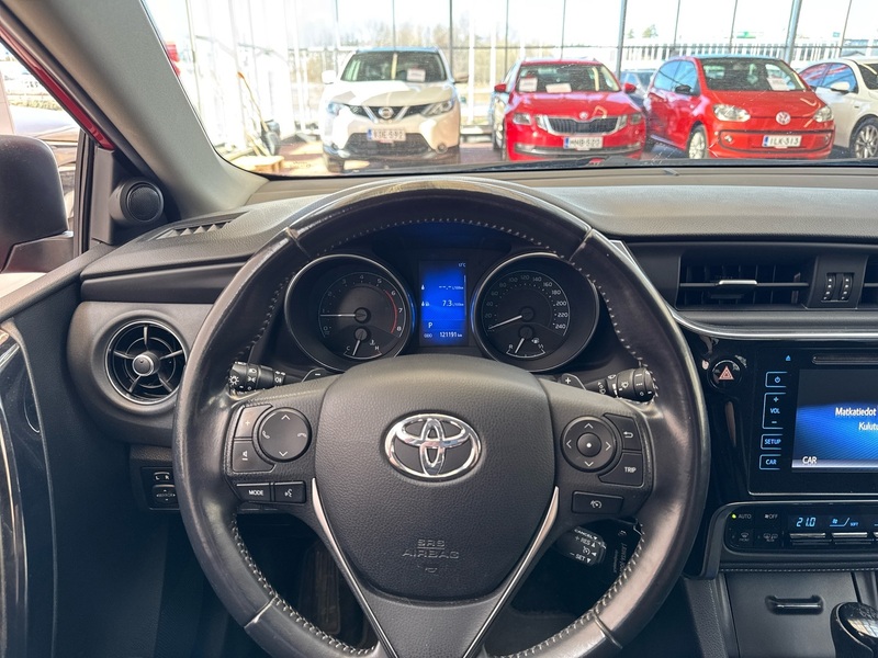 Toyota Auris vaihtoauto