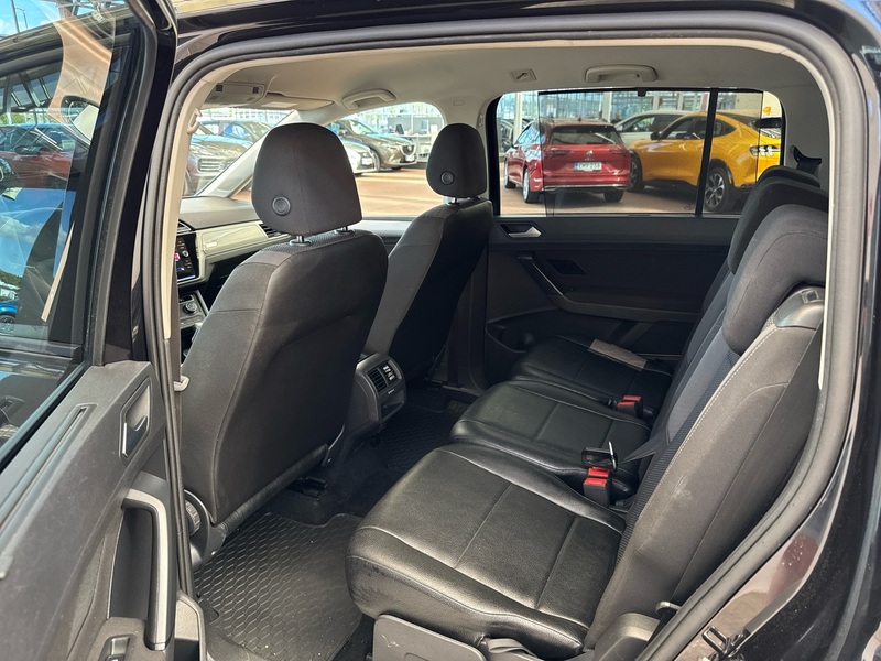 Volkswagen Touran vaihtoauto