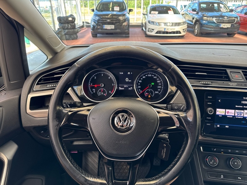 Volkswagen Touran vaihtoauto