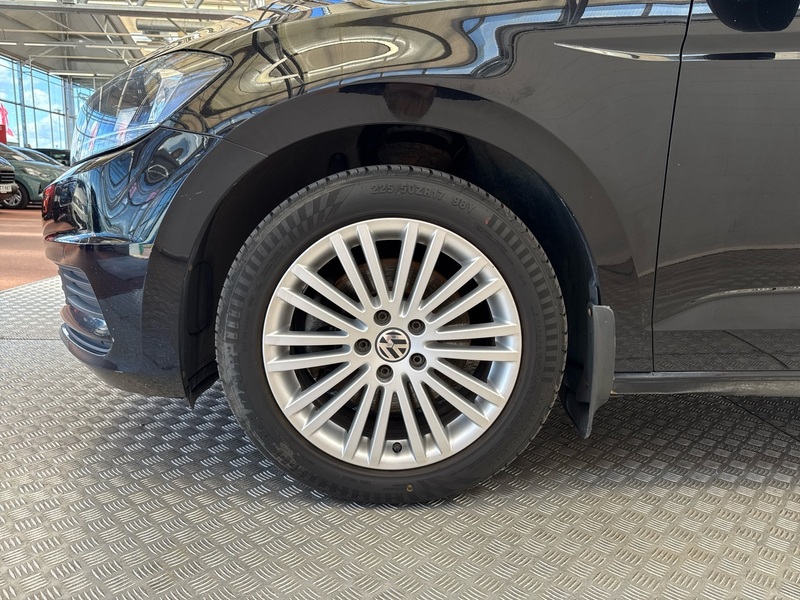 Volkswagen Touran vaihtoauto