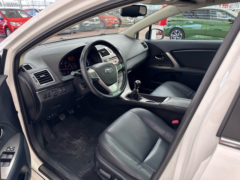 Toyota Avensis vaihtoauto