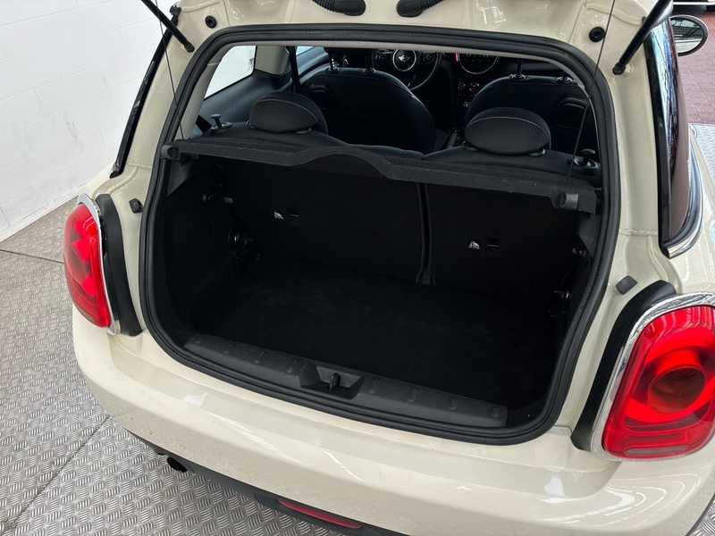 Mini Hatchback vaihtoauto