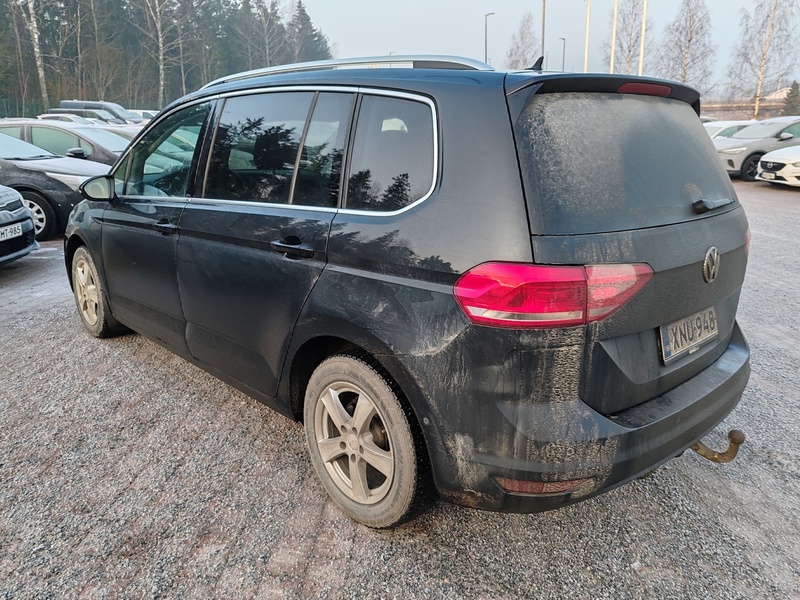 Volkswagen Touran vaihtoauto