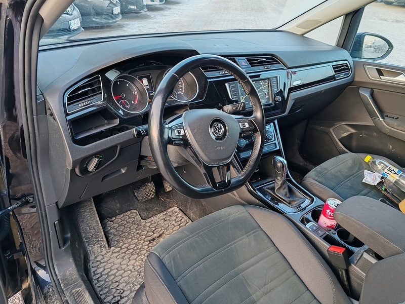 Volkswagen Touran vaihtoauto