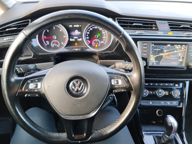 Volkswagen Touran vaihtoauto