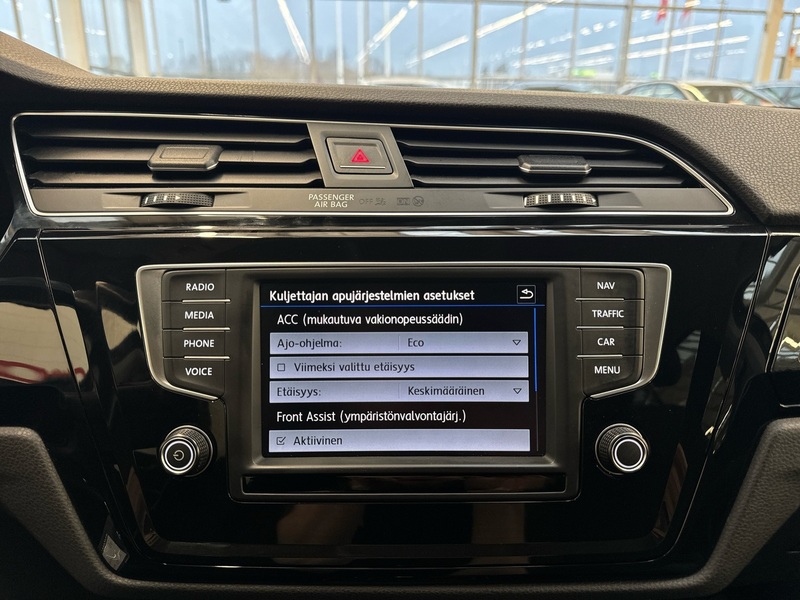 Volkswagen Touran vaihtoauto