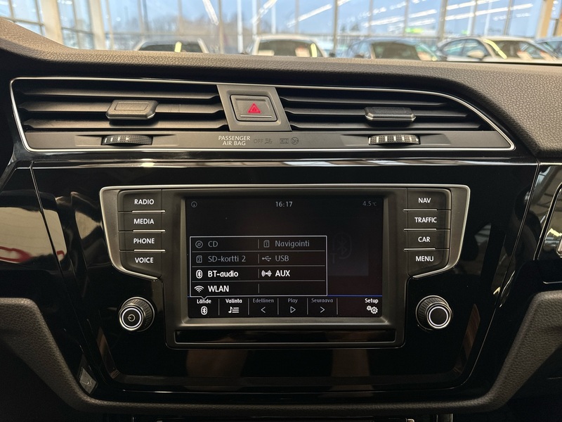 Volkswagen Touran vaihtoauto