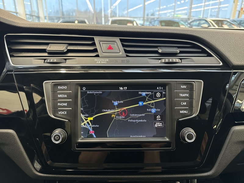 Volkswagen Touran vaihtoauto