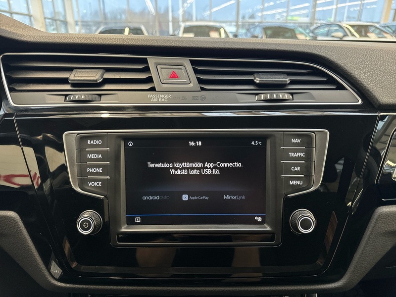 Volkswagen Touran vaihtoauto