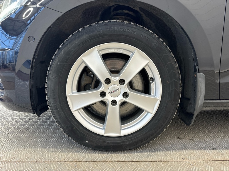 Volkswagen Touran vaihtoauto