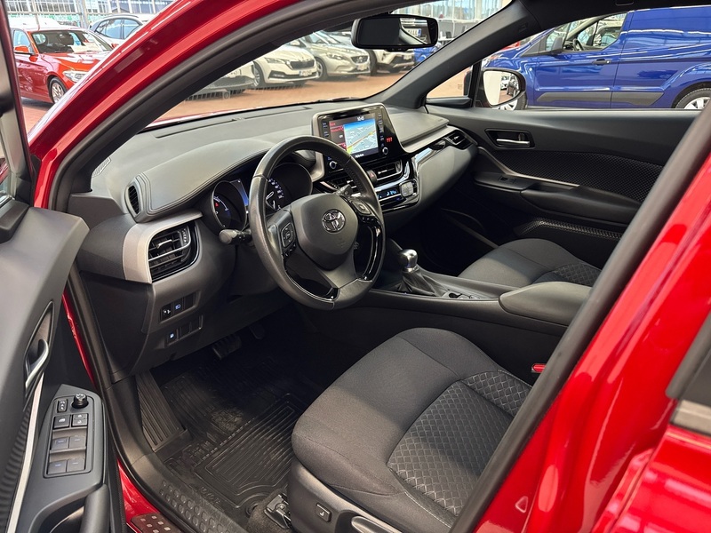 Toyota C-HR vaihtoauto