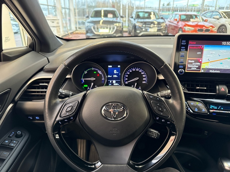 Toyota C-HR vaihtoauto