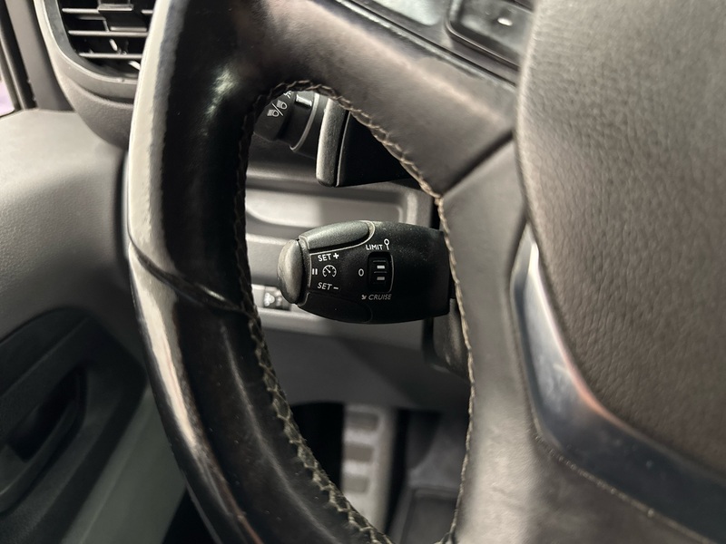 Opel Vivaro vaihtoauto