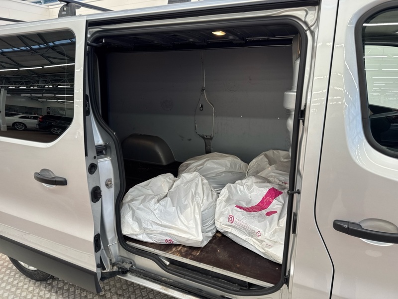 Opel Vivaro vaihtoauto