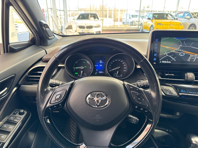 Toyota C-HR vaihtoauto
