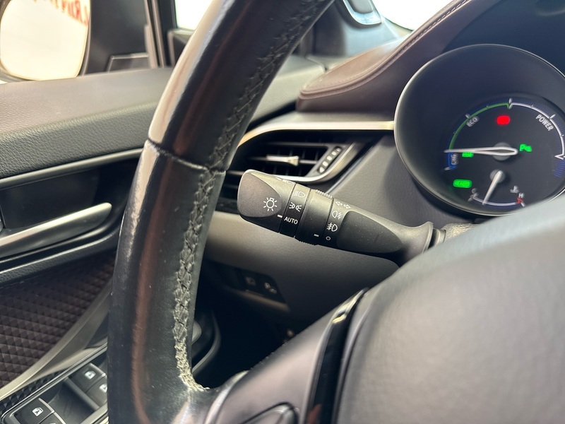 Toyota C-HR vaihtoauto