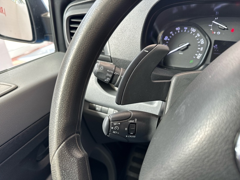 Opel Vivaro vaihtoauto