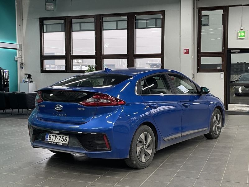 Hyundai IONIQ hybrid vaihtoauto