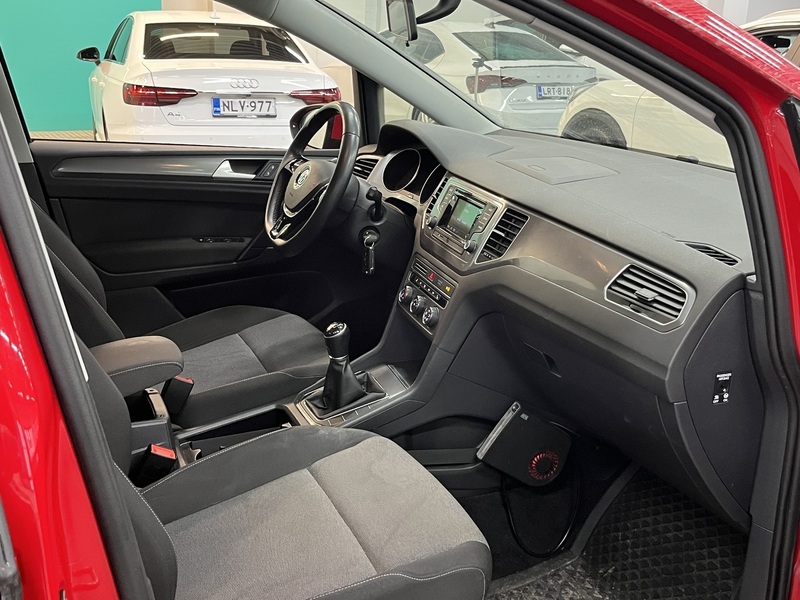 Volkswagen Golf Sportsvan vaihtoauto