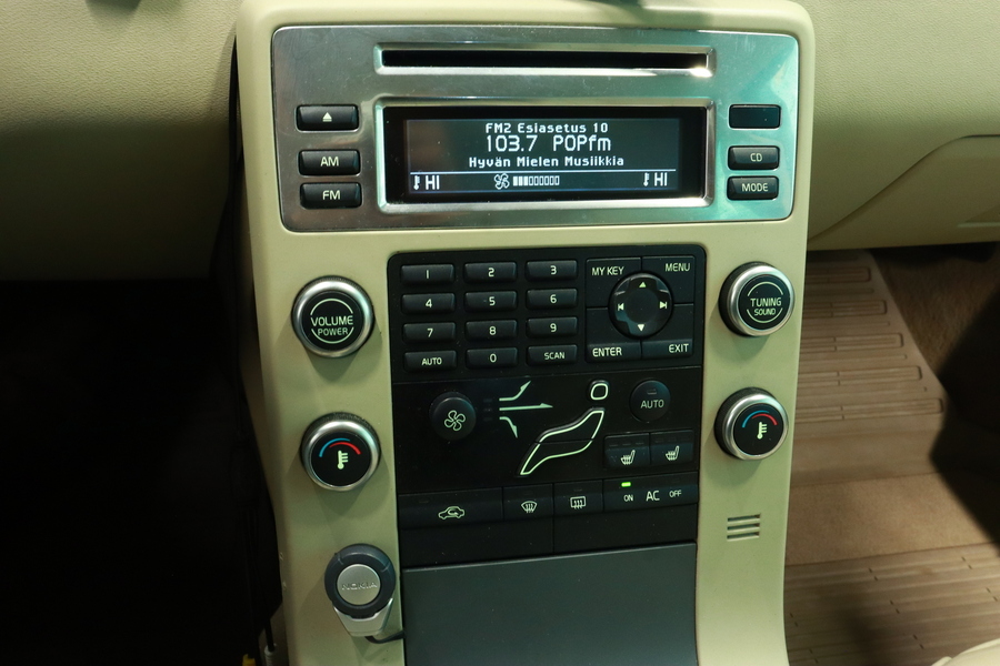 Volvo V70 vaihtoauto